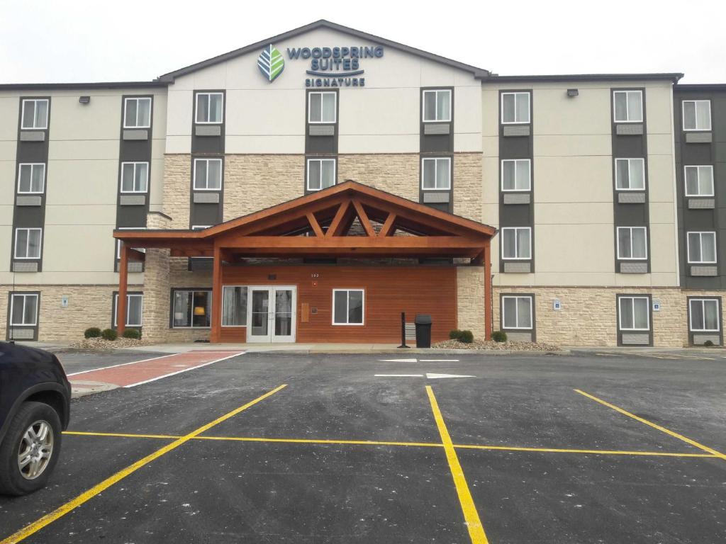 WoodSpring Suites Pittsburgh Cranberry Main image 1